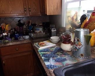 PYREX and Other Kitchen Items