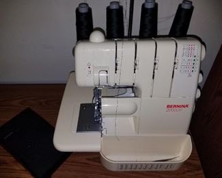 Bernina 2000DE serger and related items