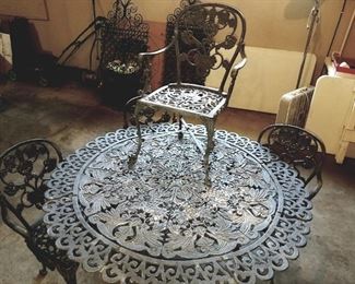 5 pcs. Degginger Foundry "Georgian" patio set