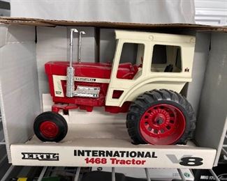 Ertl International 1468 Tractor