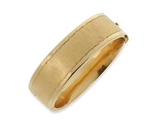 2047
A Hinged Gold Bracelet
18k yellow gold
Designed with both satin and polished finish
6.5" C x .75" W
43.9 grams
Estimate: $1,500 - $2,000