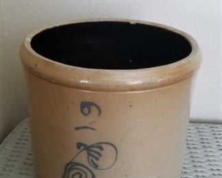Crock 9 x 9 1/2 dia