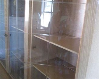 China Cabinet Glass Doors have a "Square" Pattern