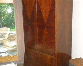 Armoire 86x40x23 (for electronics) $400