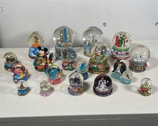 COLLECTION of SNOW GLOBES | Various sizes, including Christmas themed, sea creatures, Washington D.C., Cowardly Lion, and others; h. 6-1/2 in. to 2 in. 