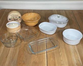 (8pc) MISC. KITCHENWARES | Bakeware etc., including a glass baking dish, a square glass dish, an Anchor 1.5qt mixing bowl, three white baking dishes (one with lid), a faux wood ceramic mixing or serving bowl (h. 4-1/2 x dia. 10-1/4 in.), and a Petite Maison covered dish in box 