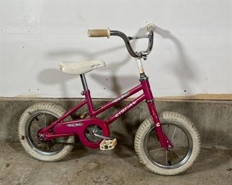 CIGNAL LADYBUG GIRL'S BIKE | Little girl's biycle with sparkly pink frame, white seat and white tires, of small size 