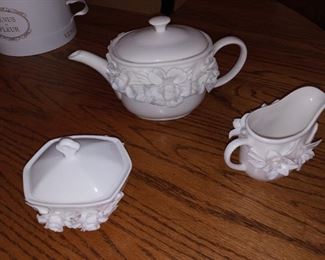 Tea serving set, $25