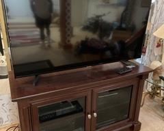 FLAT SCREEN TV AND MEDIA CABINET