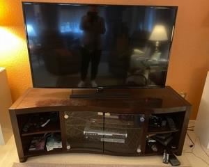 FLAT SCREEN TV AND MEDIA CABINET