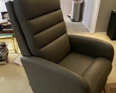 GRAY LEATHER RECLINER