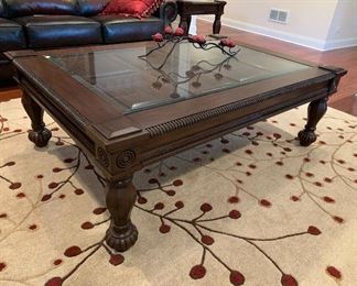 Beautiful high-end area rug and large coffee table w/2 matching side tables