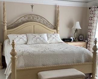 Stunning king bed w/2 nightstands 
