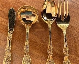 William Rogers gold plated flatware 5pc setting for 8 w/serving pieces 