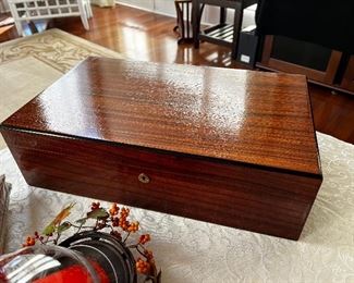 Wooden humidor cigar chest