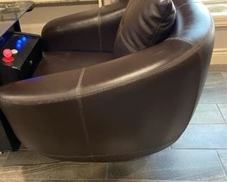 ZURI Lucy Leather Swivel Chair