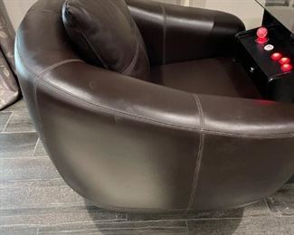 ZURI Lucy Leather Swivel Chair