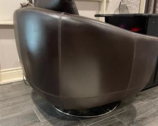 ZURI Lucy Leather Swivel Chair