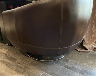 ZURI Lucy Leather Swivel Chair