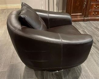 ZURI Lucy Leather Swivel Chair