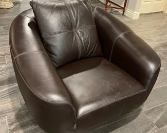 ZURI Lucy Leather Swivel Chair