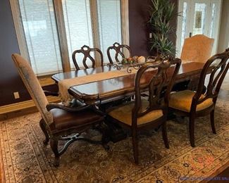 THOMASVILLE Hills of Tuscany Bibbiano Dining Collection