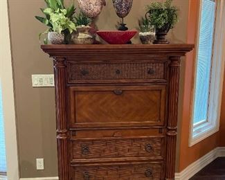 BROYHILL Dry Bar Cabinet
