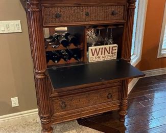 BROYHILL Dry Bar Cabinet
