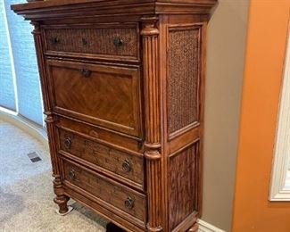 BROYHILL Dry Bar Cabinet