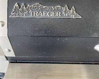 TRAEGER BBQ400 Wood Pellet Grill
