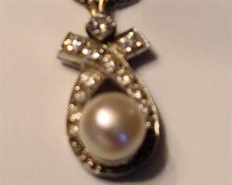 14K Diamond and Pearl necklace 