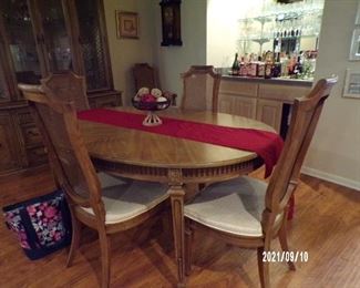 dining table w/6 chairs & leaf