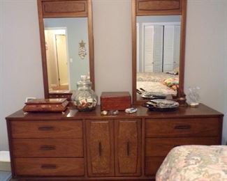 mid century dresser w/mirror