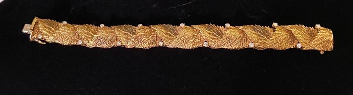 18K Yellow Gold & Diamond Bracelet. 