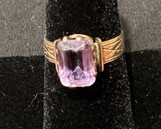 8K Yellow Gold & Amethyst Ring.