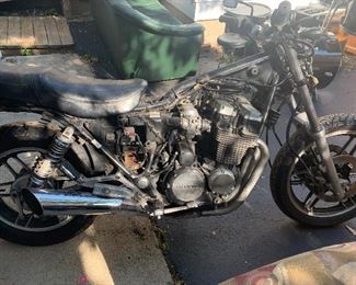 1986 Honda  650  Nighthawk includes all parts to complete cycle to convert to a cafe style bike.   Total custom new paint job ( Bevy Metallic Emerald ) Asking price $ 1200.00  O.B.O   Runs good  Custom paint was 750.00 bike was never reassembled.  10K miles