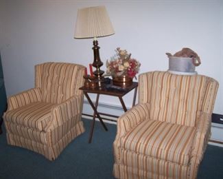 PAIR OF STRIPED EASY CHAIRS, TV TABLE & LAMP