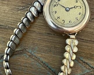 S.W.C. CO Gold Filled 20 Year Ladies Wristwatch 15 Jewels 10 1/2 LIGNE 552879