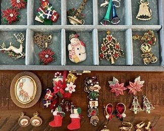Vintage Jewelry Box Filled With Holiday Pins Including Trees, Deer, Holly, Packages, Gerry's, Tancer & More