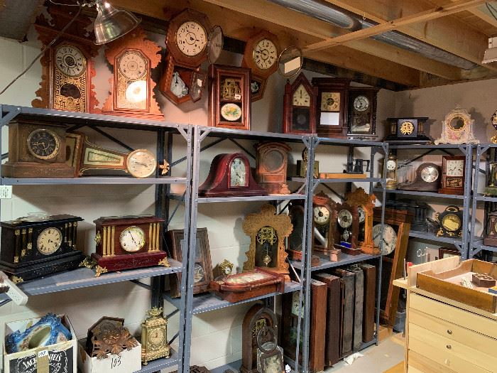 WALL & MANTEL CLOCKS IN WORKING & NON WORKING CONDITION