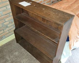 Walnut crock shelf, 19th century