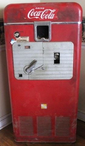 36 - Rare model Coca-Cola Vendomatic drink machine 10 cent Serial number tag in pictures 52 x 25 x 16 It has been unplugged for at least 6 years - was working when it was plugged in - was not currently tested
