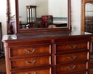 55 - Stanley 8 drawer dresser with mirror 88 x 68 x 21
