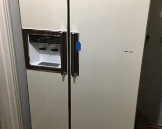 Side by side refrigerator