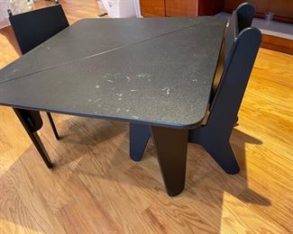 kids table and chairs black