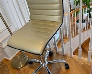 adjustable desk chair