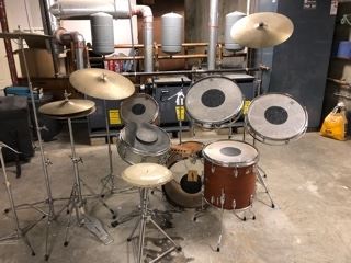 Vintage 1960’s Slingerland Drum Set with many extras, in excellent condition