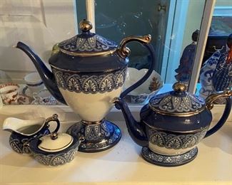 Blue & white tea & coffee set