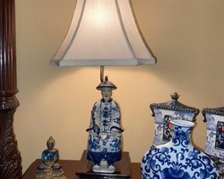 Figural blue & white lamp ( 1 of 2)