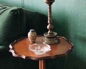 Pie crust tilt top table Mahoggany Engllish